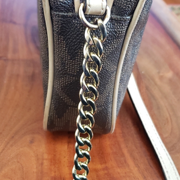 Michael Kors Crossbody - Picture 6 of 8